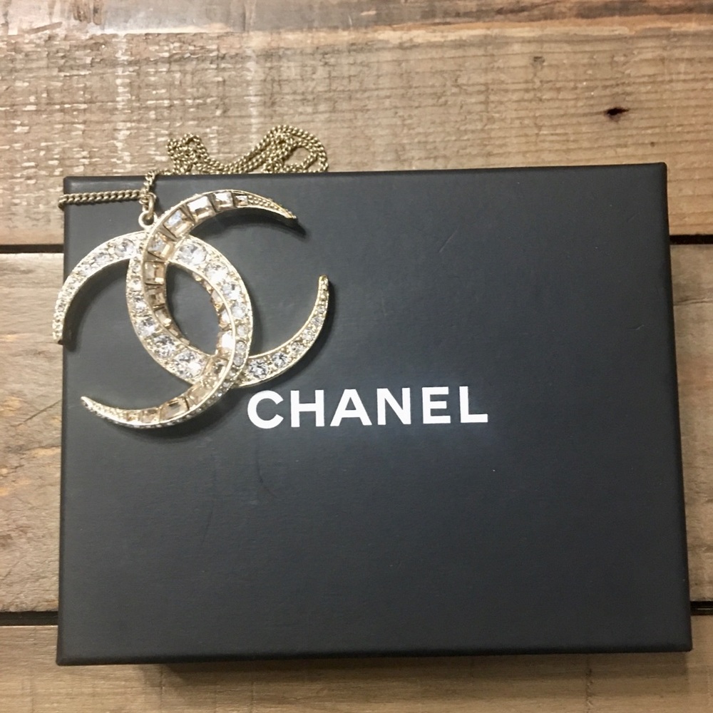 📌SOLD📌 CHANEL Dubai Necklace Pendant - Picture 2 of 5